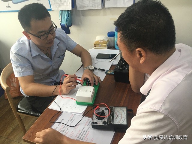 電工證辦理：老電工的秘密小竅門，新手都不知道的小技巧