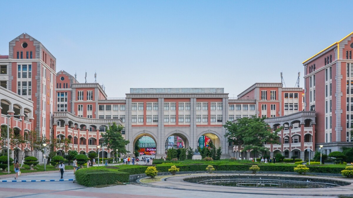 集美大學(xué)誠(chéng)毅學(xué)院怎么樣(誠(chéng)毅學(xué)院和嘉庚學(xué)院哪個(gè)好)-圖1