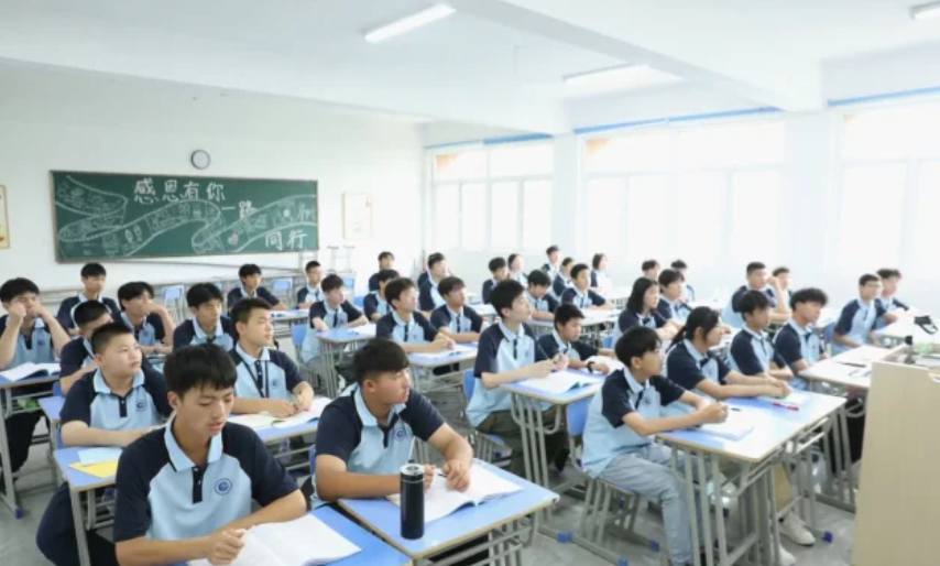 2025年安徽省春季高考落榜還有補(bǔ)救辦法嗎？——安徽工貿(mào)職業(yè)技術(shù)學(xué)院預(yù)科班招生簡章-圖1