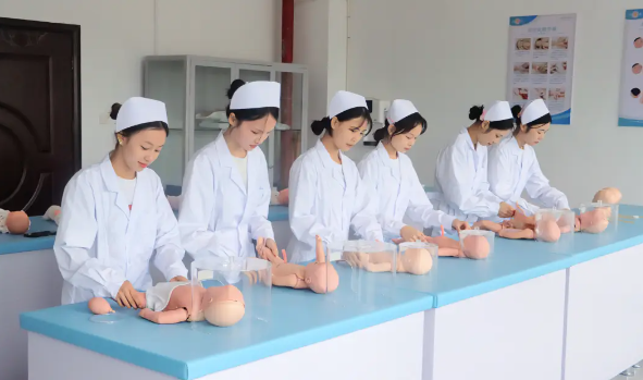 初中畢業(yè)想學(xué)醫(yī)？2025年合肥醫(yī)藥衛(wèi)生學(xué)校錄取標(biāo)準(zhǔn)解析-圖2