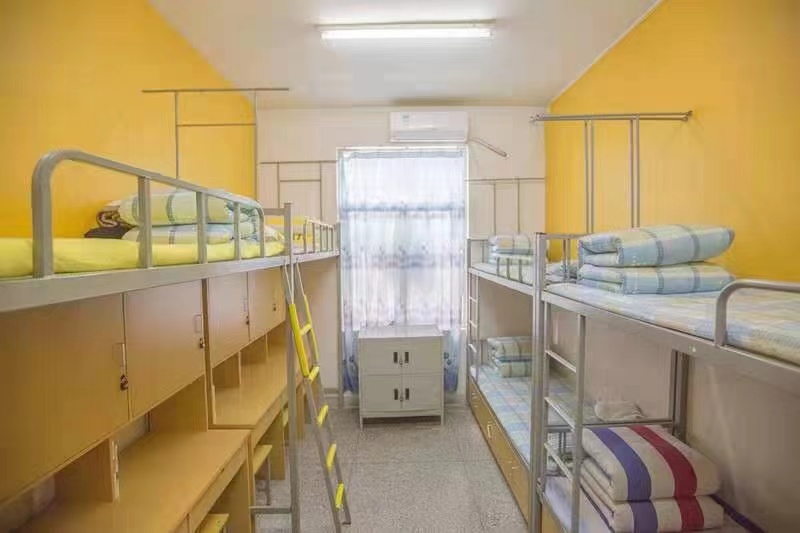 安徽工貿(mào)職業(yè)技術(shù)學(xué)院2025分類招生計劃：各專業(yè)學(xué)費(fèi)與錄取要求-圖2